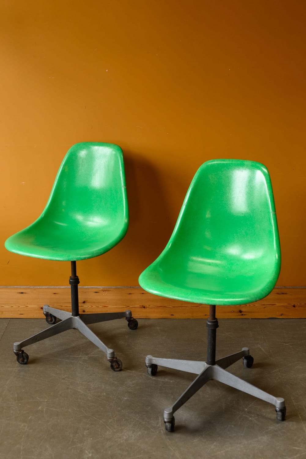 70s Eames shell chair 【Herman miller】 Herman Miller Eames Pivot