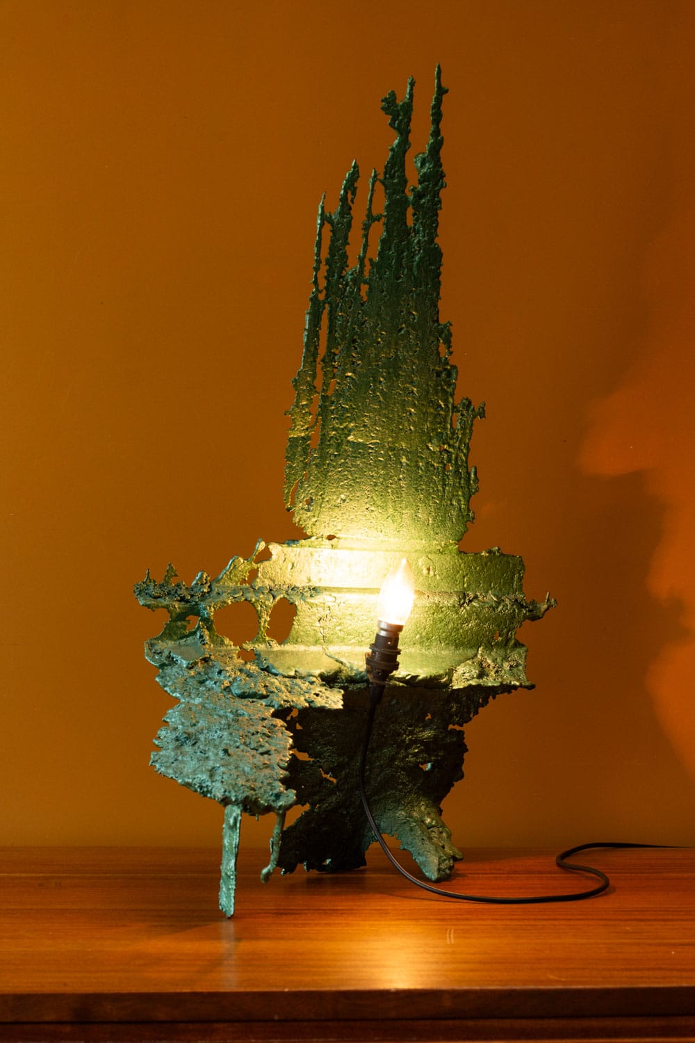 SUPERBE LAMPE SCULPTURE en cuivre et metal fondu des années 90 EUR 1.200,00 - FR