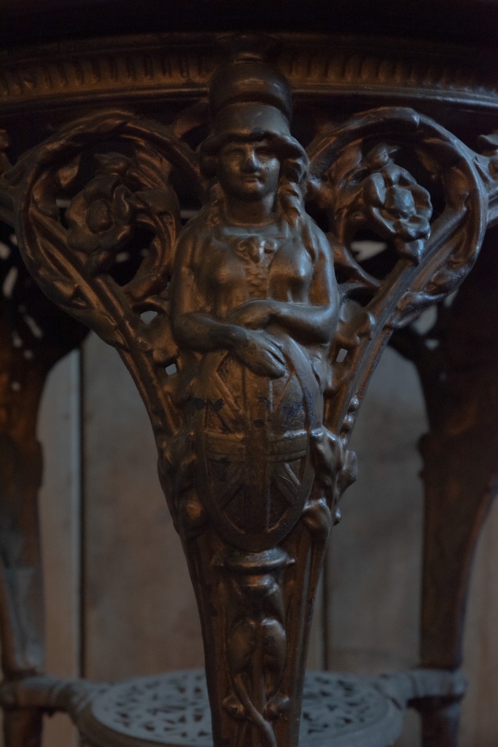 Cast Iron Pub Table 6429 Retrouvius