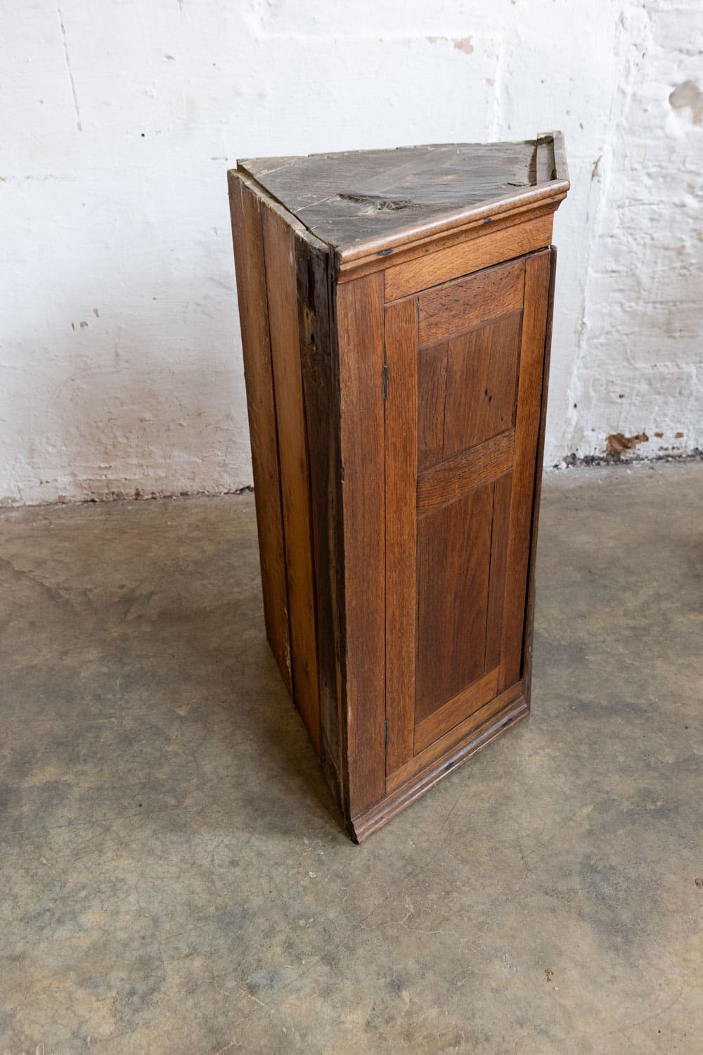Oak Corner Cabinet #8983 - Retrouvius