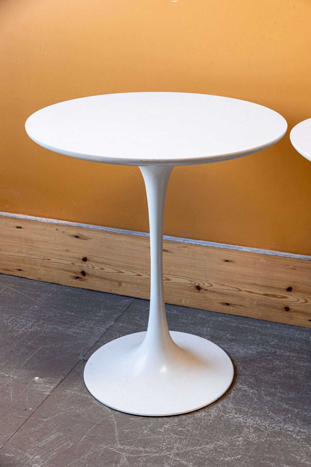 Pair of Arkana Tulip Tables #8385 - Retrouvius
