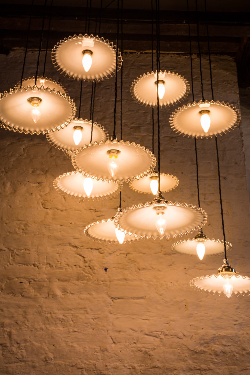 Frilly Pendants 6286 Retrouvius
